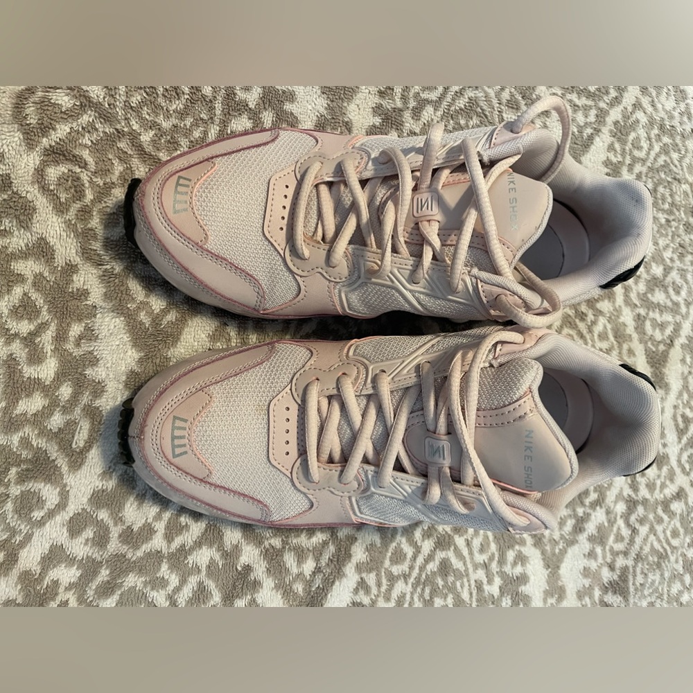Women’s Nike shox